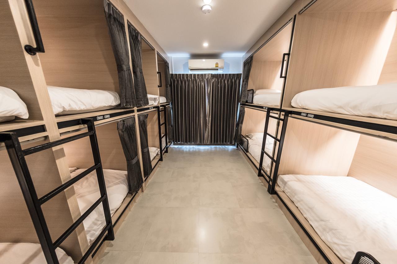 Naratel Hostel Bangkok Exterior photo