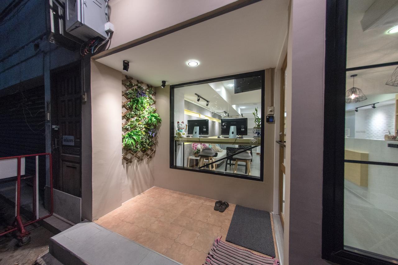 Naratel Hostel Bangkok Exterior photo
