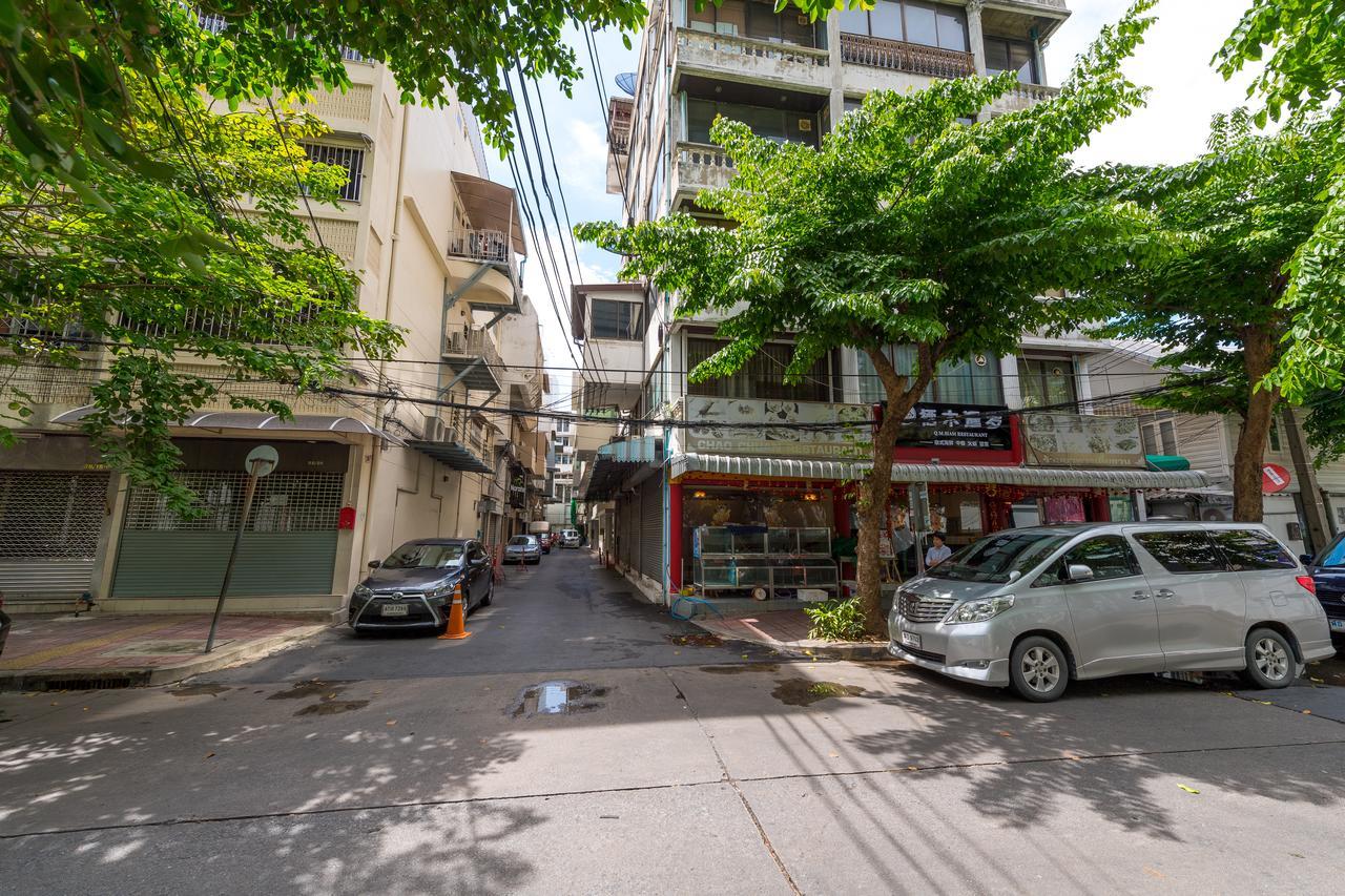 Naratel Hostel Bangkok Exterior photo
