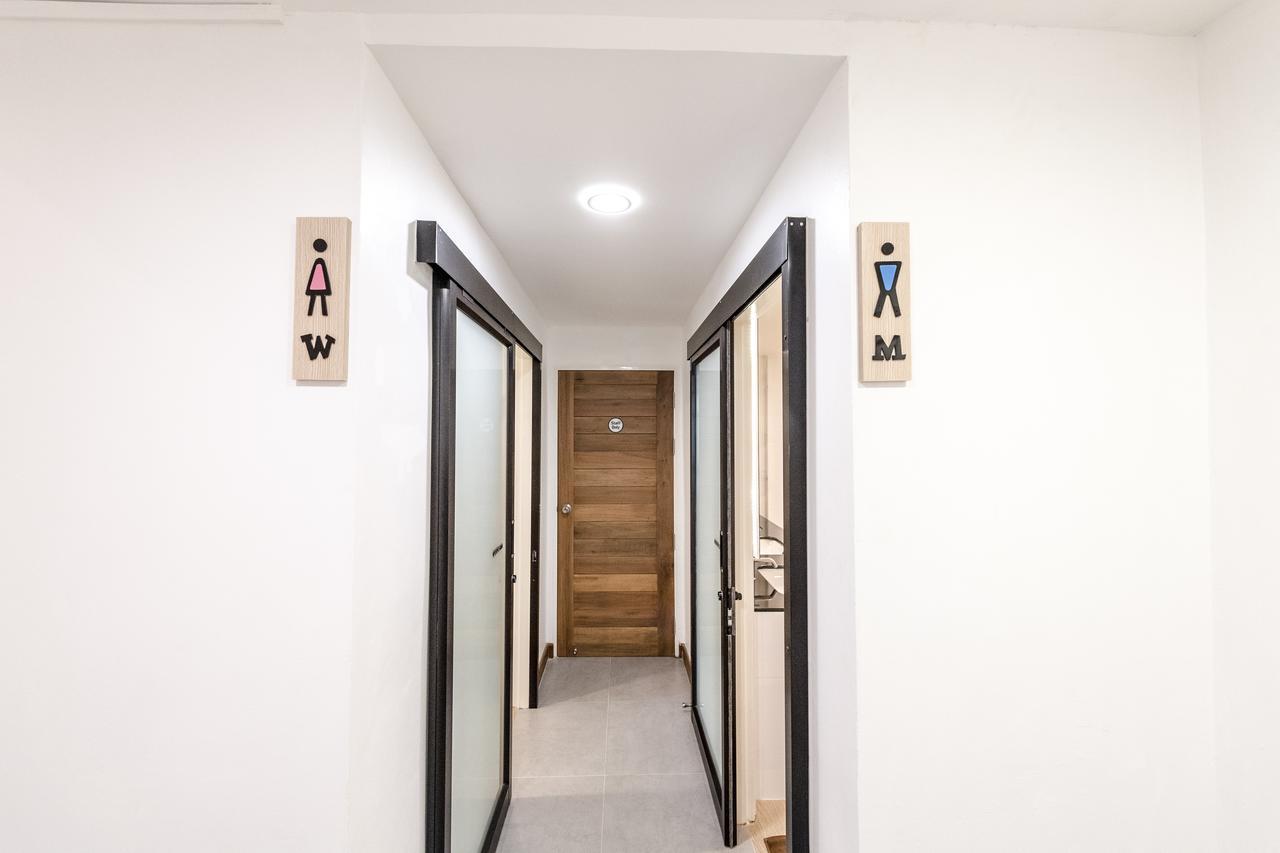 Naratel Hostel Bangkok Exterior photo