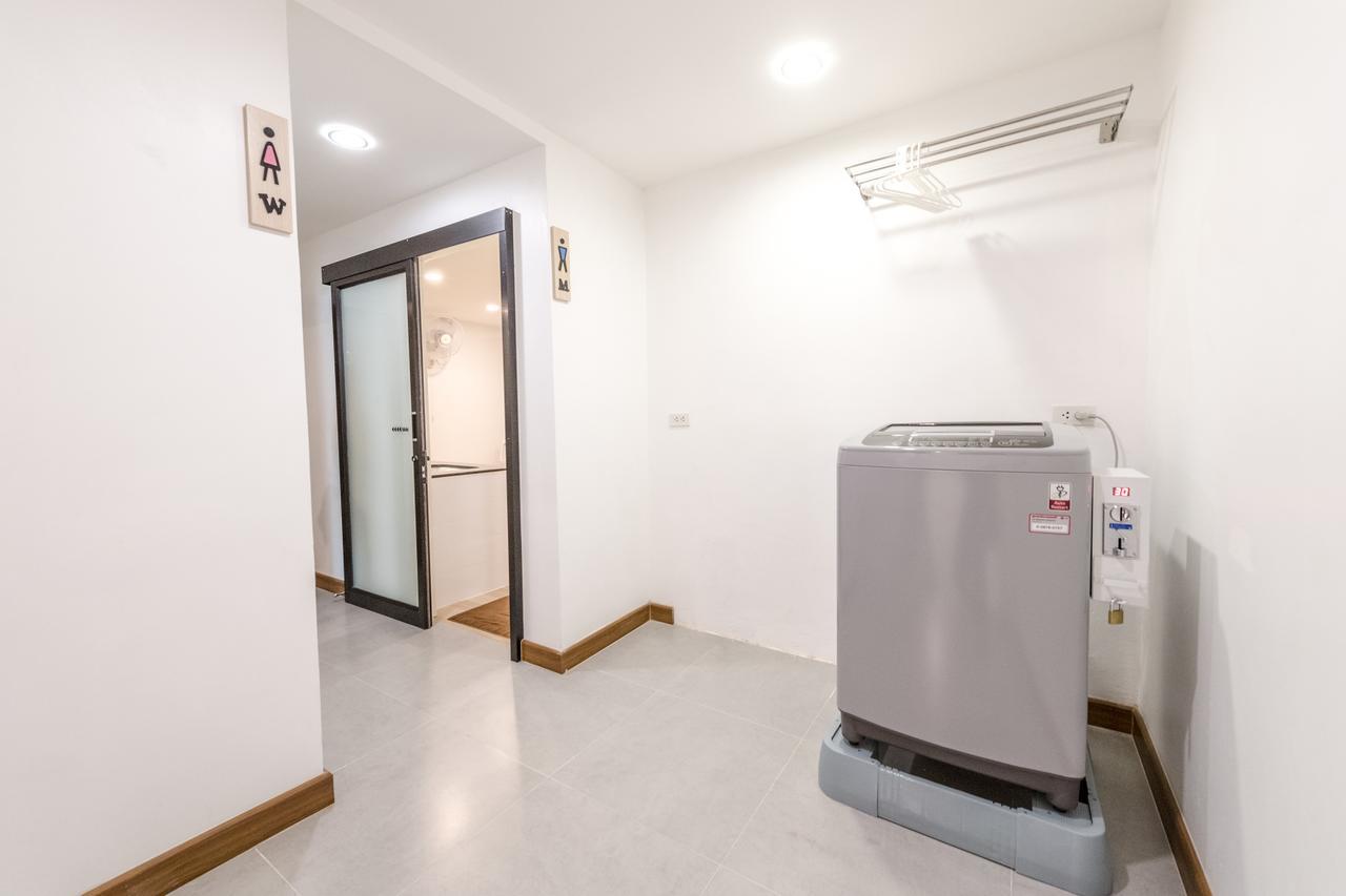 Naratel Hostel Bangkok Exterior photo