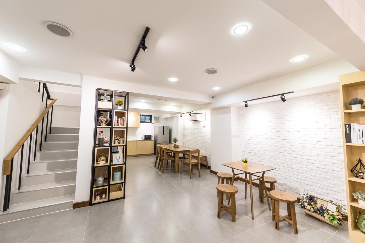 Naratel Hostel Bangkok Exterior photo