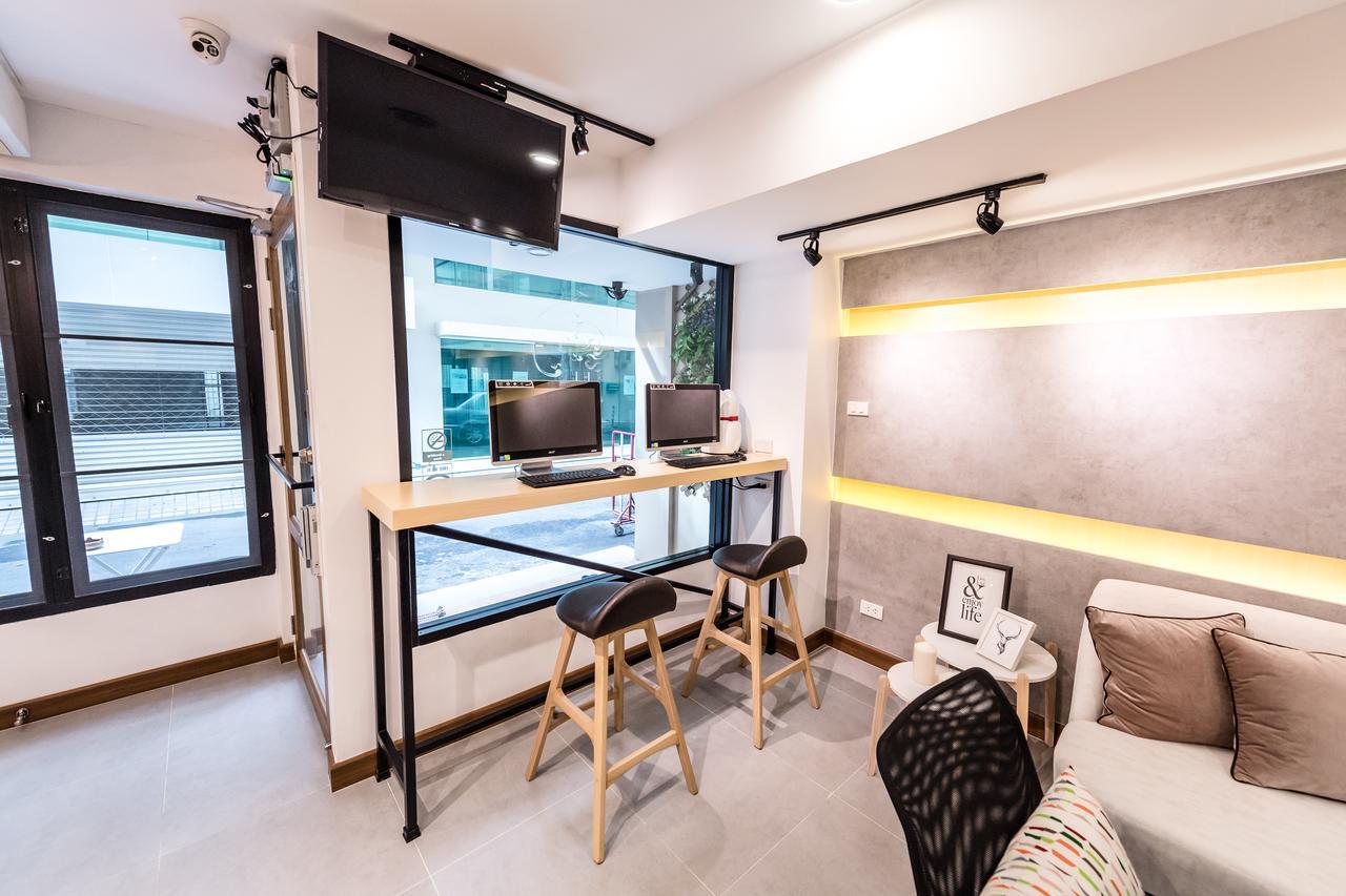 Naratel Hostel Bangkok Exterior photo