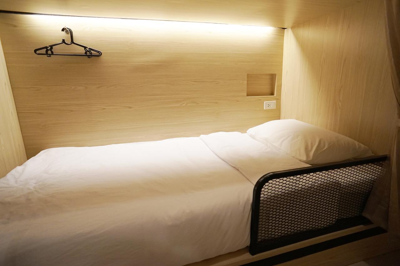Naratel Hostel Bangkok Exterior photo